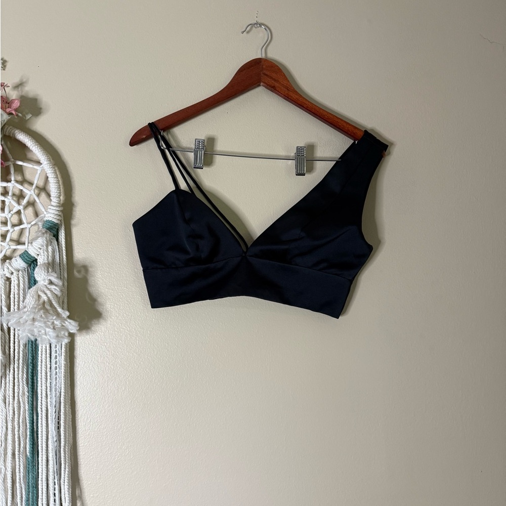 AMUR Carmen Top Black Size Small